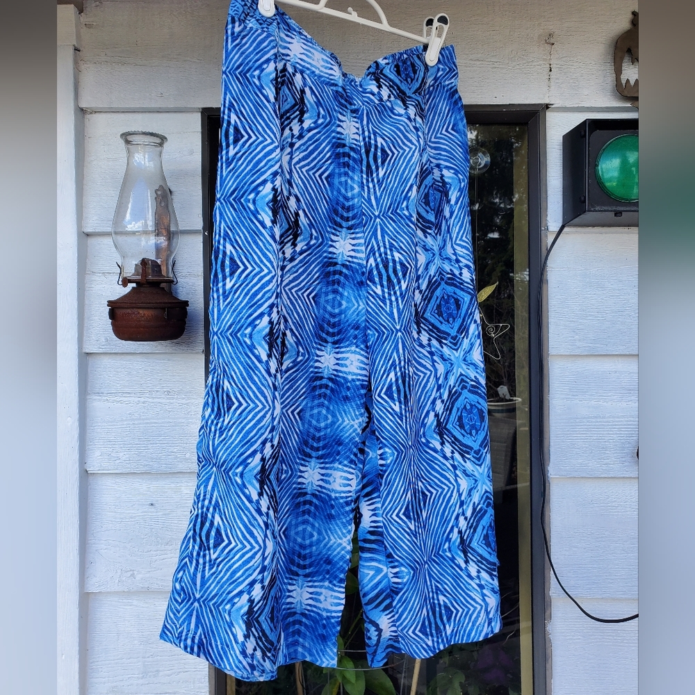 H11.    Magazine capris